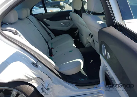 2021 Mercedes-Benz E 350 4Matic z USA, uszkodzony, nr VIN W1KZF8EBXMA903888